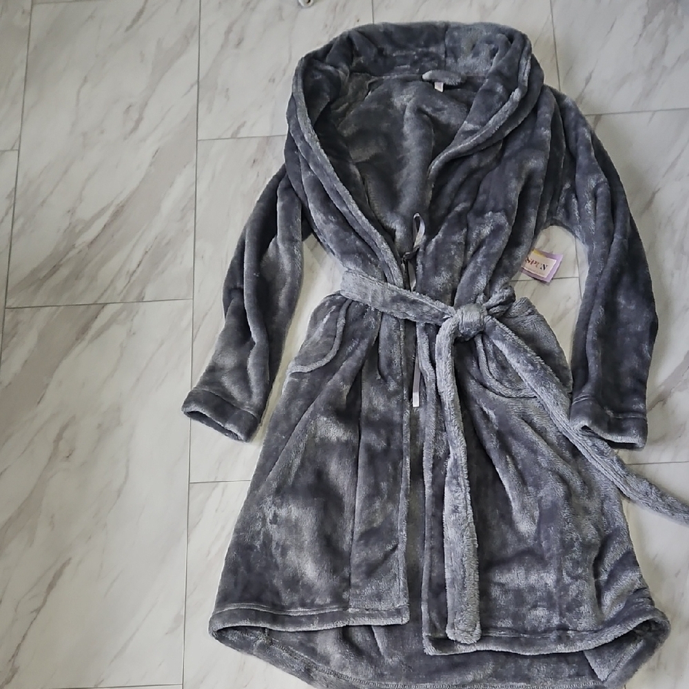 NWT Cozy Plush Hooded Bathrobe - Gray - Size Small (4-6)